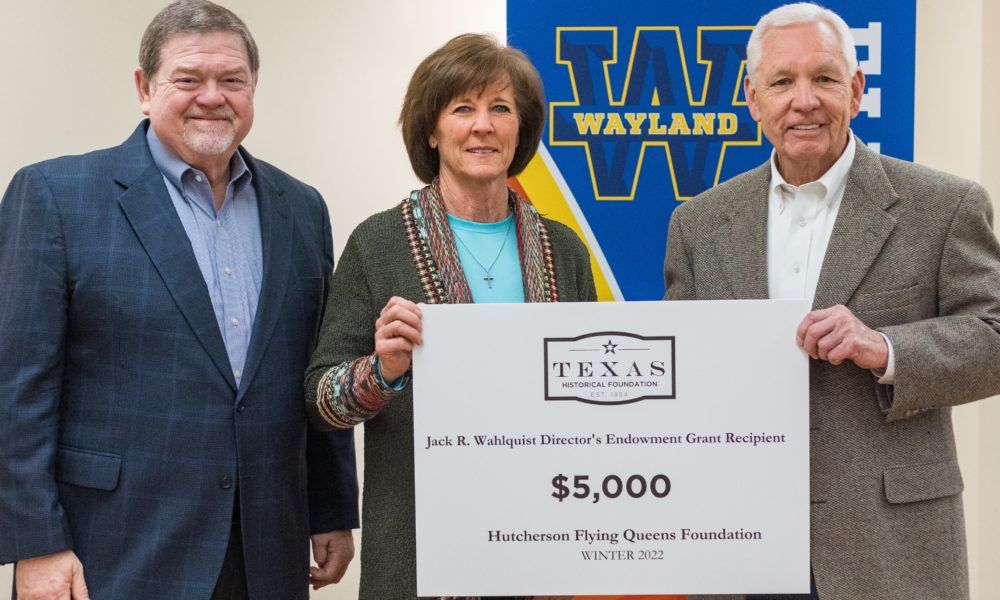 TEXAS HISTORICAL FOUNDATION DONATES TO FLYING QUEENS MUSEUM